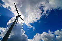 Acusa a Feijóo de buscar un "megapelotazo" eólico para sus "amigos"