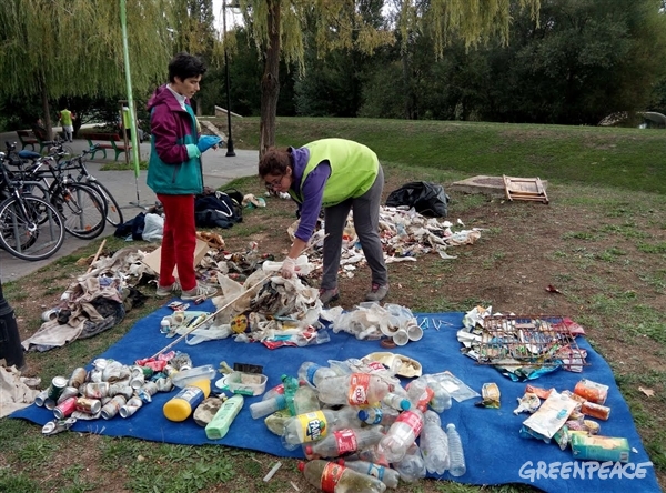 La contaminación por plásticos tiene nombre y logotipos