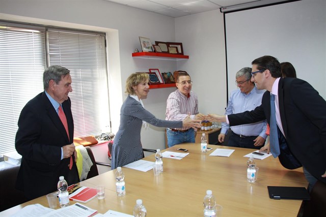 Fomento y Cruz Roja colaboran para mejorar los planes por contaminación marina accidental en los puertos de la Región de Murcia