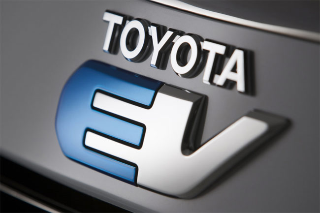 Toyota promoverá los coches híbridos enchufables en Madrid