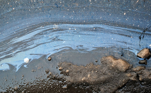 Expertos de la USACH crean producto para recoger petróleo vertido en aguas