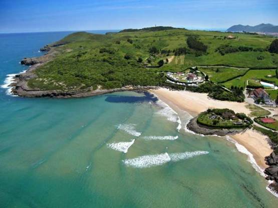 Cantabria apuesta por la limpieza de las playas rurales