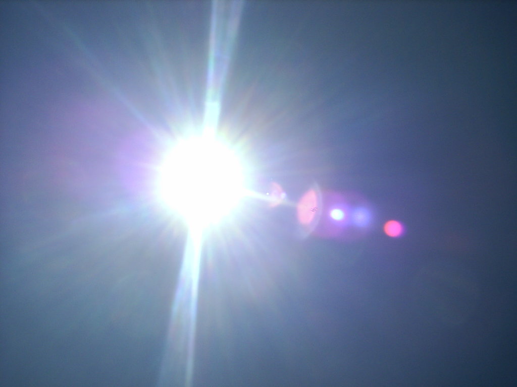 Equo plantea "que pague más quien más tiene y quien más contamina" y dice que "el petróleo de España es el sol"