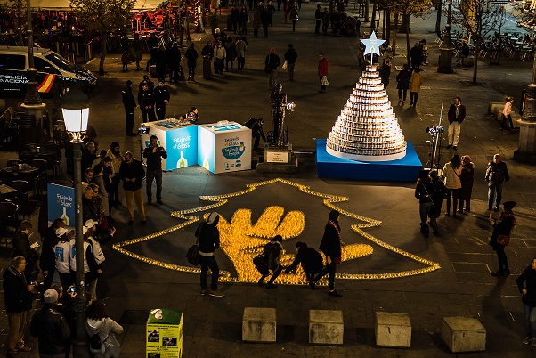 El mosaico solidario que promueve el uso del vidrio como material respetuoso con el medio ambiente