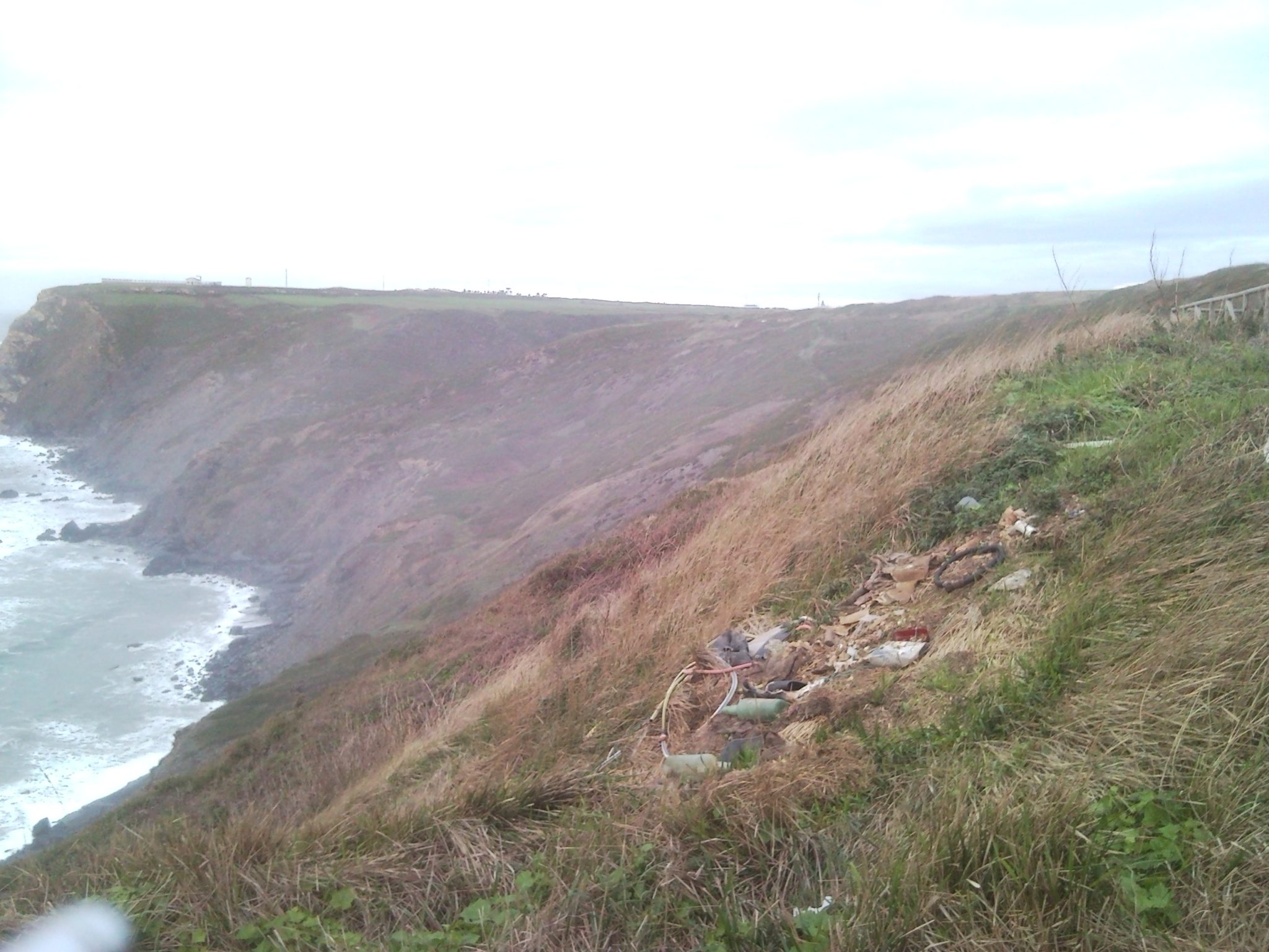 Basureros ilegales Cabo Peñas
