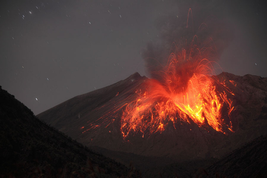 Más de 600 evacuados en Japón tras la entrada en erupción del Shinmoe
