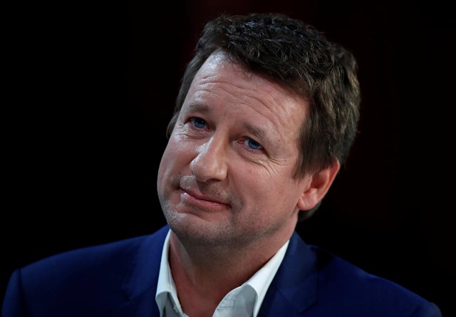 El candidato ecologista se retira de la carrera hacia el Elíseo para favorecer las aspiraciones de Hamon