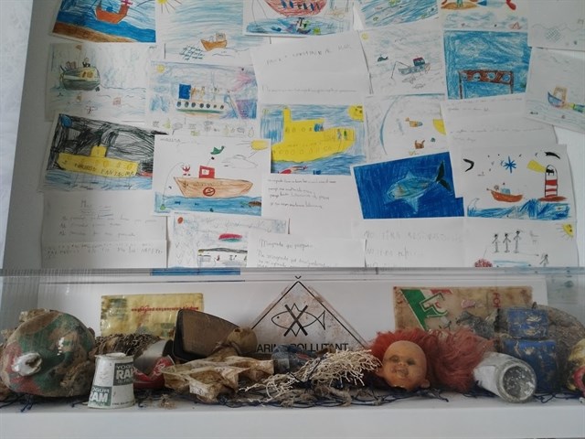 Una exposición de residuos marinos busca concienciar sobre el estado del mar
