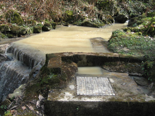 Asturias. Vertidos riu Cañeu en Villaviciosa