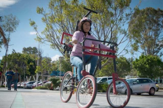 Estudiantes mexicanos inventan un vehículo ecológico de 3 ruedas