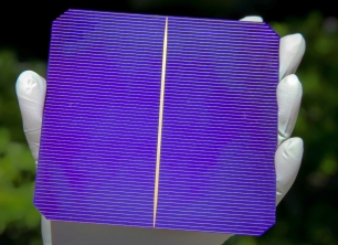 Paneles solares a través de las baterías de coches