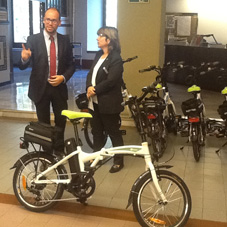 La Diputación de Barcelona entrega bicicletas eléctricas a 18 ayuntamientos