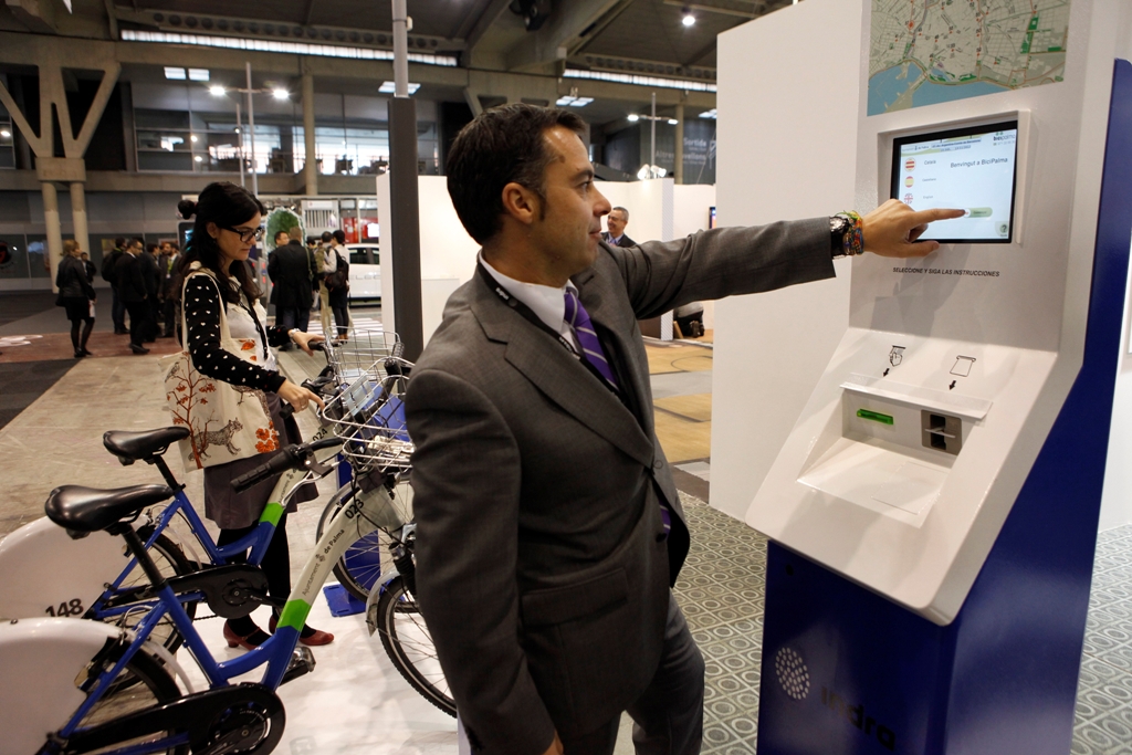 Indra muestra en el smart city expo world congress  su solución integrada para el acceso único a los servicios de la ciudad del futuro