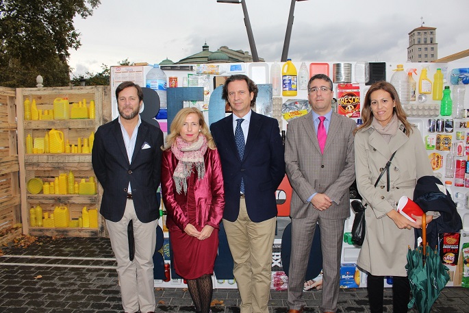 El Ayuntamiento de Bilbao Ecoembes y Ecovidrio estrenan Reciclaberinto