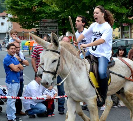 La carrera de burros queda fuera de las fiestas de Galdakao