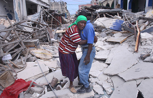 Desesperación en Haití mientras la ayuda mundial tarda en llegar
