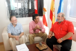 Martín y el alcalde de Camaleño tratan sobre el saneamiento de varias localidades del municipio