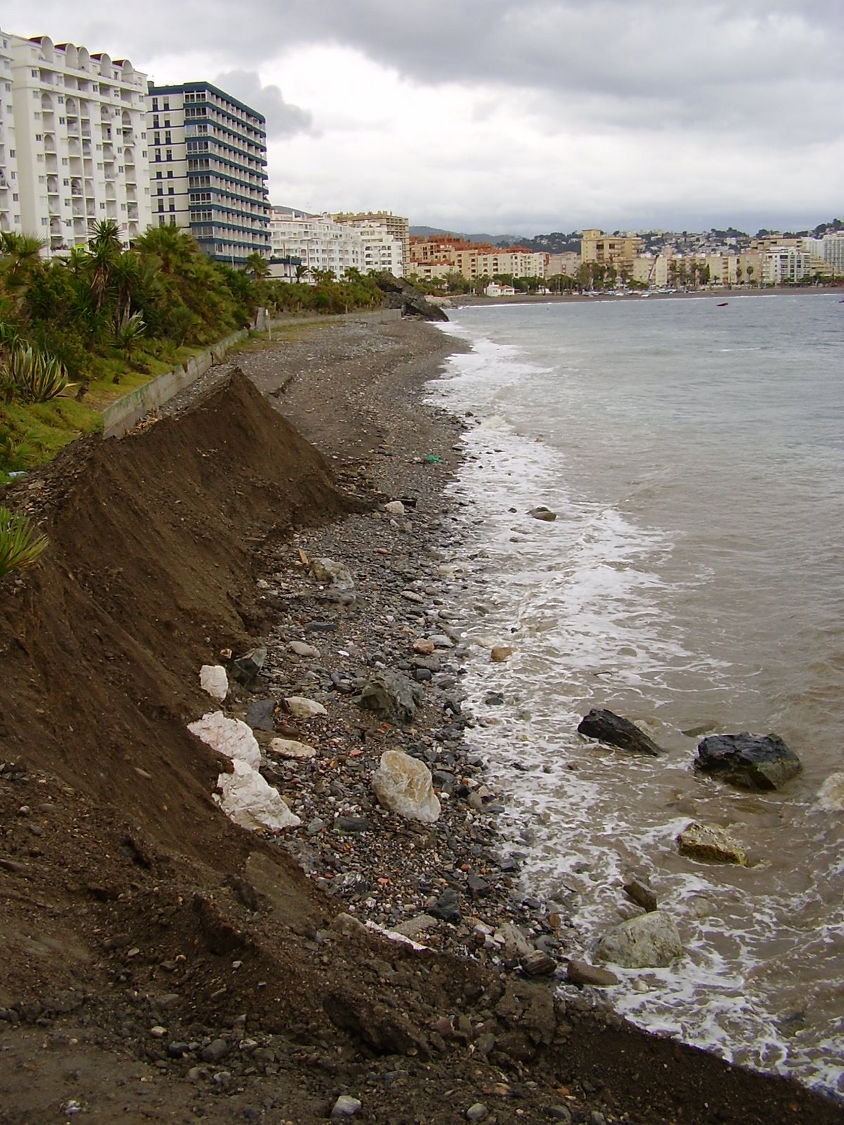 Fiscalía abre diligencias contra el Ayuntamiento de Albuñol (Granada) por los vertidos en sus playas