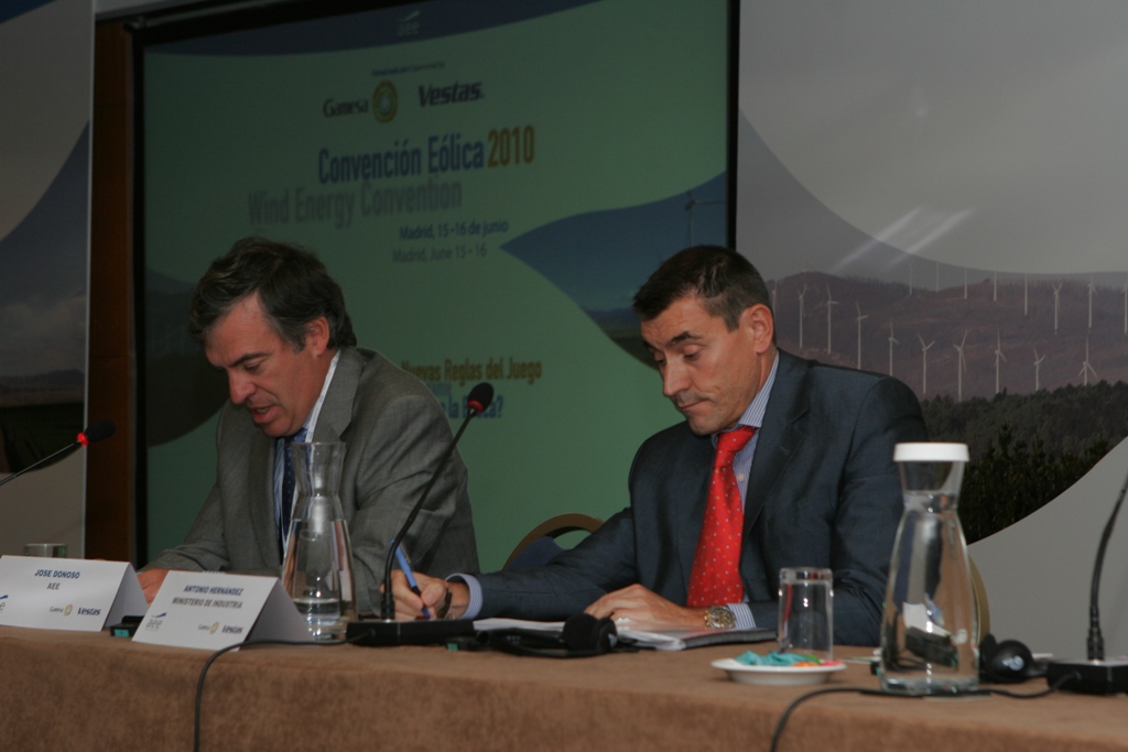 “El Gobierno seguirá apostando por las energías renovables”