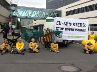 Greenpeace ‘se planta’ en la entrada al Consejo de la UE en Luxemburgo