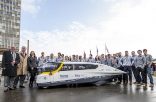 Conoce el coche solar y 3.000 km de autonomía