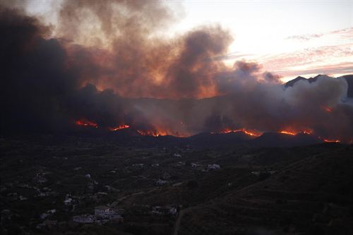 Medidas urgentes por los incendios forestales en diez pueblos andaluces