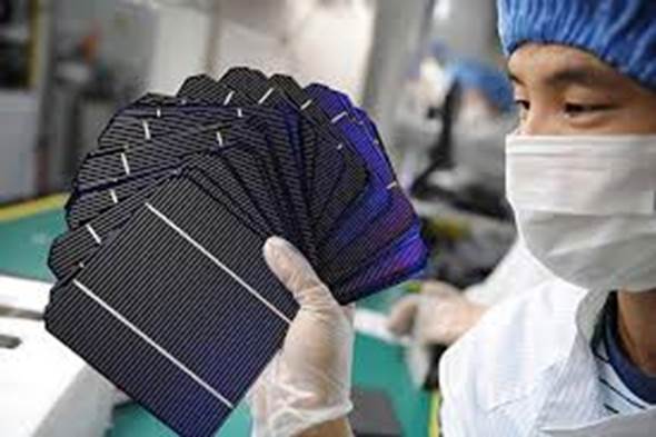La UE y China acuerdan precio mínimos para el contencioso sobre la importación de paneles solares