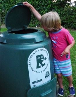 Dos mil familias asturianas participan en un programa de compostaje doméstico