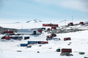 Bases de investigación de la Antártida abandonan residuos allá por donde pasan