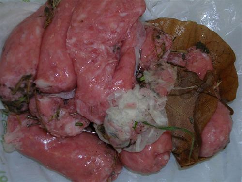 Valencia. Unos vecinos denuncian la colocación de una veintena de longanizas con alfileres para matar a perros