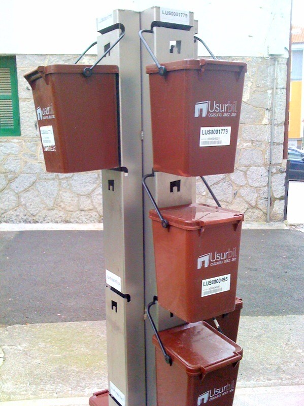 Greenpeace felicita a Antzuola por unirse a la recogida selectiva de residuos “puerta a puerta”