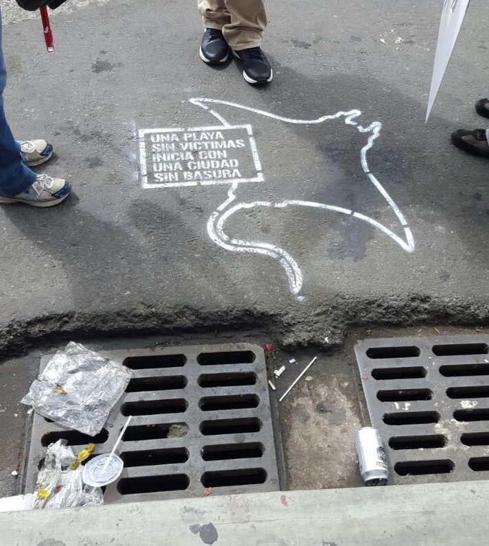 Costa Rica. El mensaje que se puede leer en 35 alcantarillas de San José para mantener la ciudad limpia