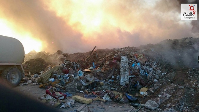 Incendio en una planta de reciclado en Vinaderos (Ávila)