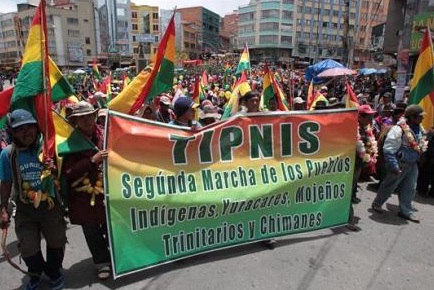 Indígenas de Bolivia. Marcha contra una carretera en el TIPNIS