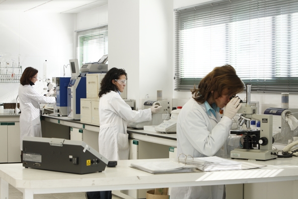 Disolvente recuperado para derrumbar viejos mitos de la industria química