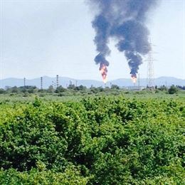 Columnas de humo negro en Tarragona
