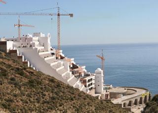 Dejación en El Algarrobico