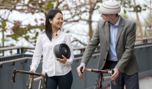 Innovador casco plegable para ciclistas