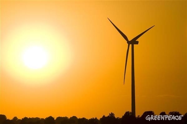 ¡Fuera políticos de las eléctricas!