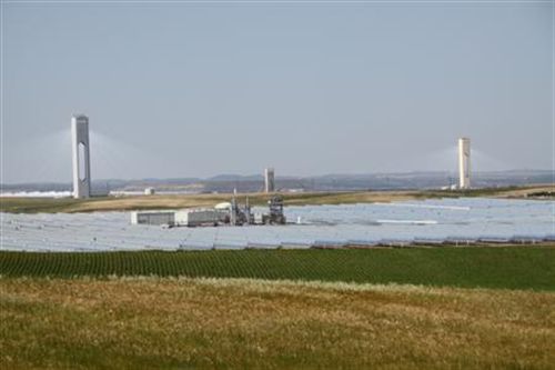 Abengoa invertirá 1.500 millones de euros en la planta solar de Estados Unidos que elogió Obama