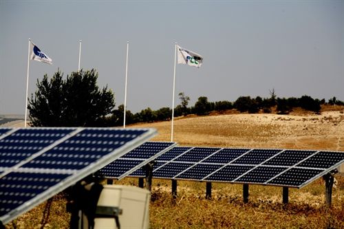 Los fotovoltaicos piden a la UE que abra procedimiento de infracción a España por la retroactividad