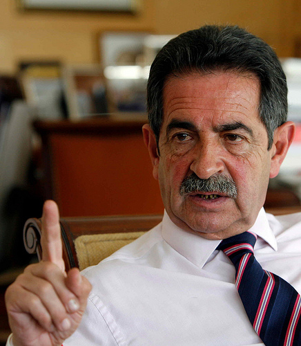 Revilla cree que sería un "gravísimo error" anular el concurso eólico