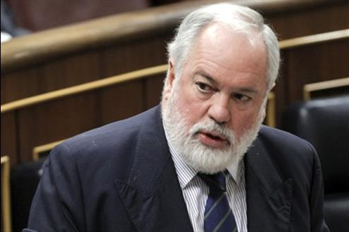 Cañete dice que la futura norma sobre reciclaje de buques será una oportunidad para astilleros españoles