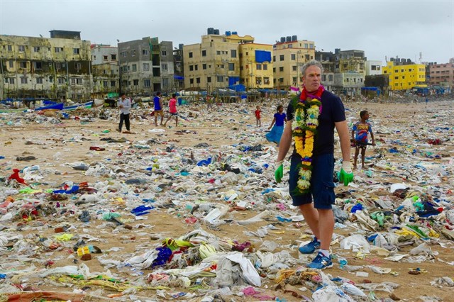 Naciones Unidas emprende en Bombay la mayor operación de limpieza de playas de la historia