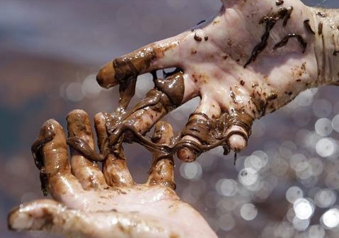 Greenpeace exige un cambio hacia una revolución energética que elimine los riesgos de la dependencia del petróleo