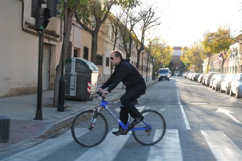 IU acusa a Botella de quitar casi 800 horquillas en 2 años como fomento al uso de la bici