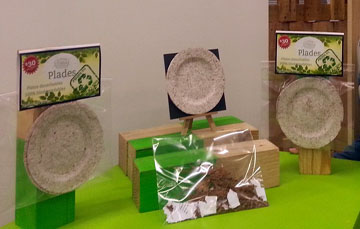 Estos platos desechables son biodegradables y están hechos con fibra de coco