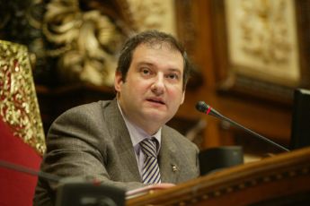 El alcalde de Barcelona subraya la evolución "positiva" de los contaminantes del aire