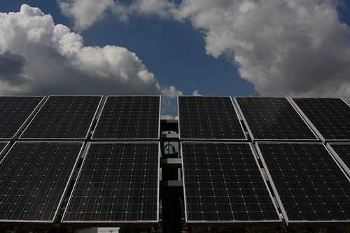 Alemania propone a Ecuador fábrica de paneles solares