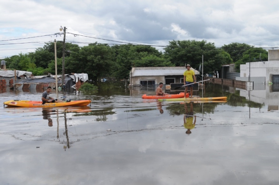 Murió una mujer y quedan cientos de evacuados por las inundaciones